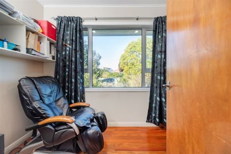 Photo of property in 8a Gloria Avenue, Te Atatu Peninsula, Auckland, 0610