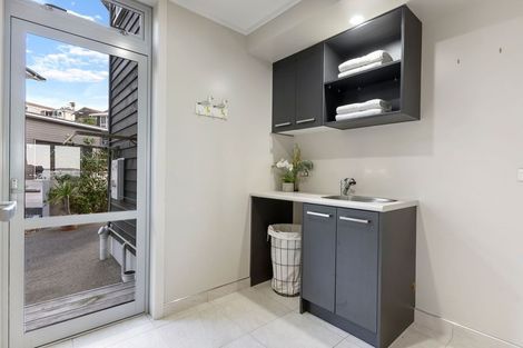 Photo of property in 17 Rangitoto View Road, Cockle Bay, Auckland, 2014