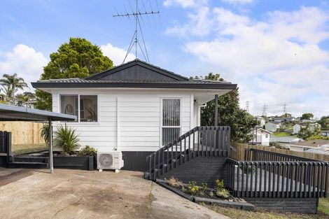 Photo of property in 8 Halloran Place, Massey, Auckland, 0614
