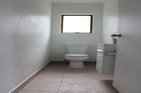 Photo of property in 603a Glenfield Road, Totara Vale, Auckland, 0629