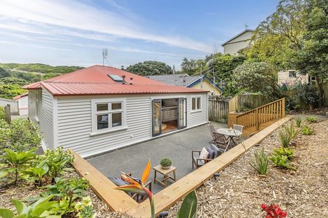 Photo of property in 129 Melbourne Road, Island Bay, Wellington, 6023