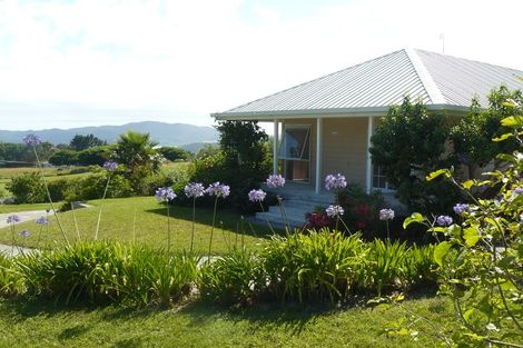 Photo of property in 5 Spicer Road, Cable Bay, 0420