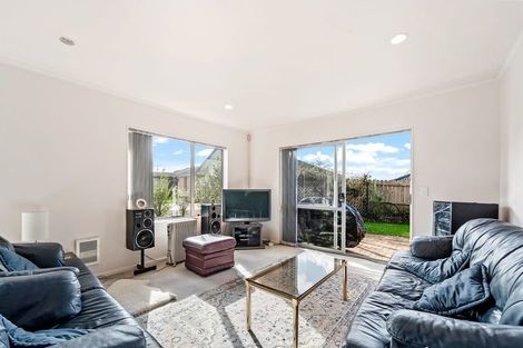 Photo of property in 32 Heversham Place, Glendene, Auckland, 0602