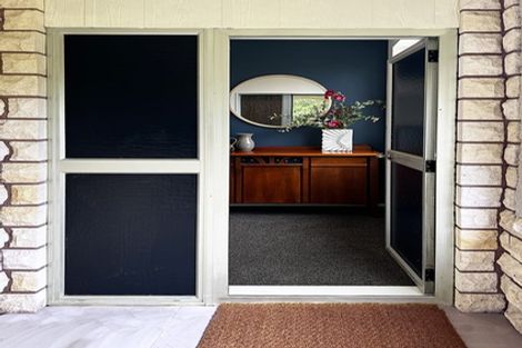 Photo of property in 60 Timaru Road, Waimate, 7924