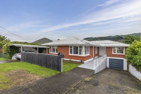 Photo of property in 15 Handyside Street, Tawa, Wellington, 5028