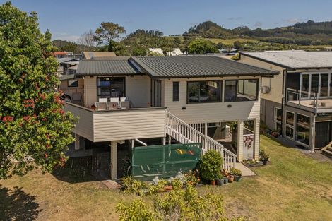 Photo of property in 10 Oyster Drive, Cooks Beach, Whitianga, 3591