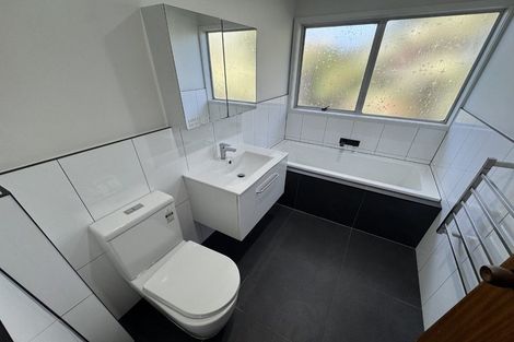 Photo of property in 23 Chatswood Grove, Chatswood, Auckland, 0626