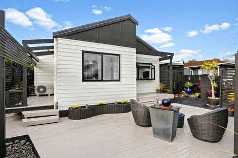 Photo of property in 2/17 Pax Avenue, Forrest Hill, Auckland, 0620