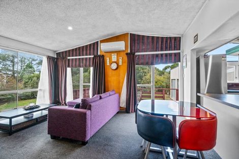 Photo of property in 35 Beaubank Road, Kelston, Auckland, 0602