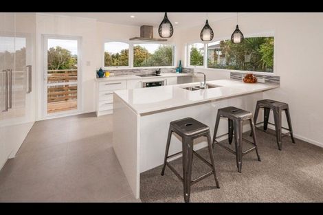 Photo of property in 2/10 Firth Road, Torbay, Auckland, 0630