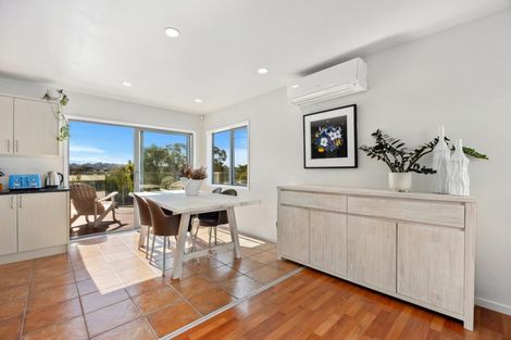 Photo of property in 1/66 Browns Bay Road, Rothesay Bay, Auckland, 0630