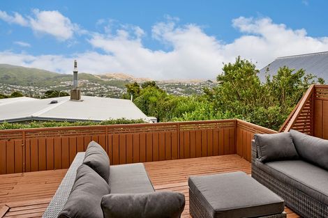 Photo of property in 15a Ruskin Road, Newlands, Wellington, 6037