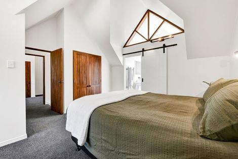 Photo of property in 76a Paynters Avenue, Strandon, New Plymouth, 4312