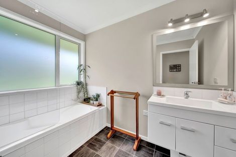 Photo of property in 1096 Egmont Road, Egmont Village, New Plymouth, 4372