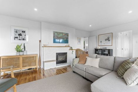 Photo of property in 37 Mcfarlane Street, Oakura, 4314