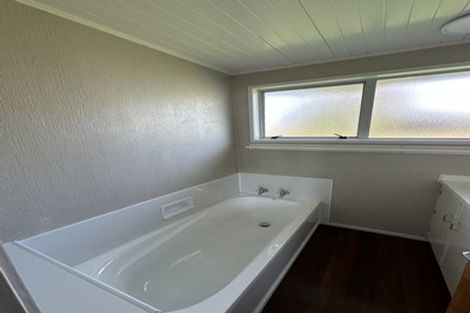 Photo of property in 76 Rosewarne Crescent, Glendene, Auckland, 0602