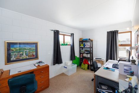 Photo of property in 16 Dunk Place, Milson, Palmerston North, 4414