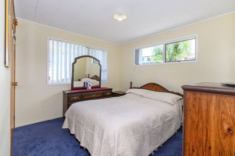 Photo of property in 37 Rosewarne Crescent, Glendene, Auckland, 0602
