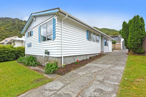 Photo of property in 71 Hartford Crescent, Totara Park, Upper Hutt, 5018