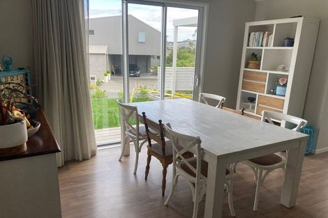 Photo of property in 13 Odlin Lane, Red Beach, 0932