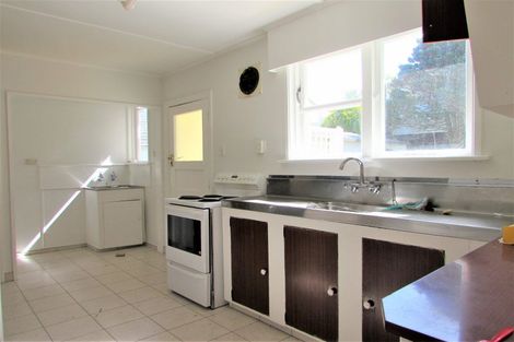 Photo of property in 102 Moorefield Road, Johnsonville, Wellington, 6037