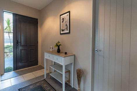 Photo of property in 5 Kaweka Close, Aotea, Porirua, 5024