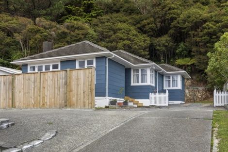 Photo of property in 129 Wainuiomata Road, Wainuiomata, Lower Hutt, 5014