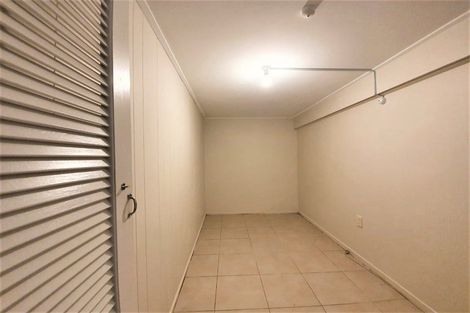 Photo of property in 28 Easton Park Parade, Glenfield, Auckland, 0629