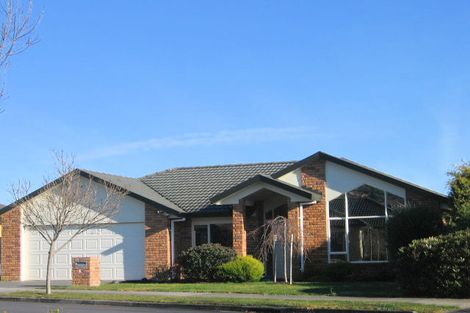 Photo of property in 11 Newbliss Crescent, East Tamaki Heights, Auckland, 2016