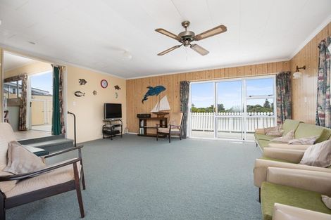 Photo of property in 16 Tamarisk Drive, Riversdale Beach, Masterton, 5872