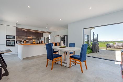 Photo of property in 858d Rangiotu Road, Rangiotu, Palmerston North, 4477