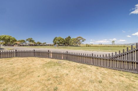Photo of property in 60 Saint Heliers Crescent, Aranui, Christchurch, 8061