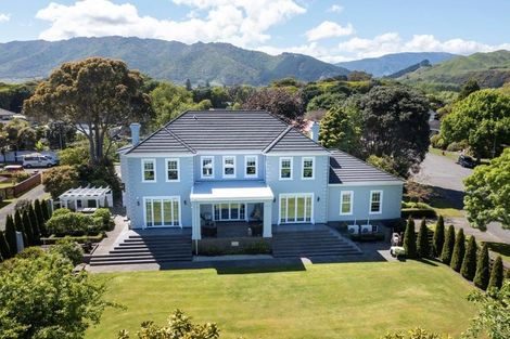 Photo of property in 15 Richmond Avenue, Waikanae, 5036