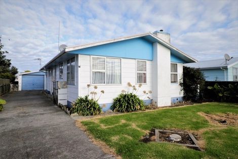 Photo of property in 21 Cross Street, Castlecliff, Whanganui, 4501