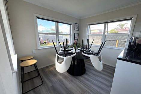 Photo of property in 2 Selwyn Street, Levin, 5510