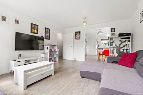 Photo of property in 38 Sylvan Crescent, Te Atatu South, Auckland, 0610