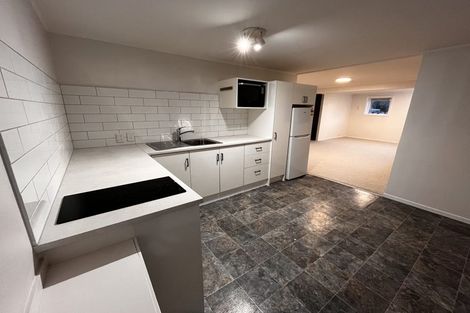 Photo of property in 17 Highland Avenue, Titirangi, Auckland, 0604