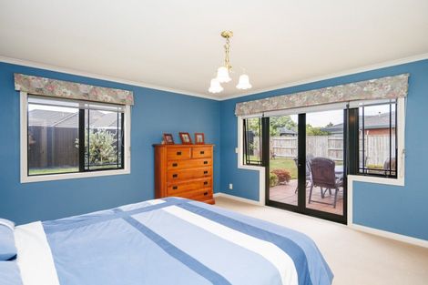 Photo of property in 27 Royal Oak Drive, Kelvin Grove, Palmerston North, 4414