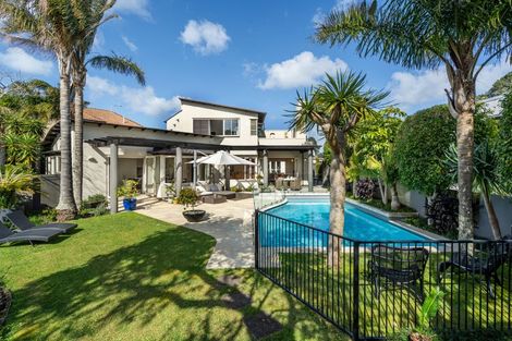 Photo of property in 2/2 Clifton Road, Hauraki, Auckland, 0622