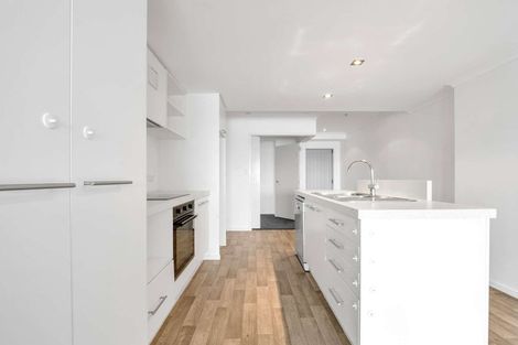 Photo of property in Algarve Apartments, 215/332 Maunganui Road, Mount Maunganui, 3116