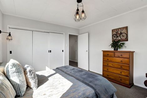 Photo of property in 11 Leatham Avenue, Strandon, New Plymouth, 4312