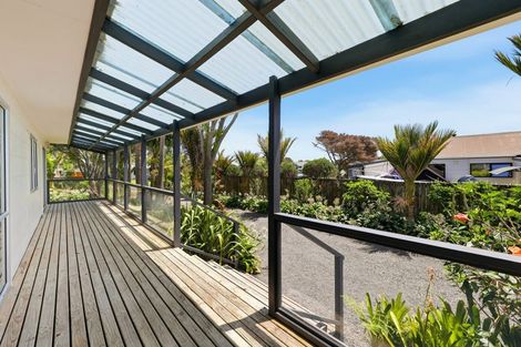 Photo of property in 47 Taihiki Road, Clarks Beach, 2122