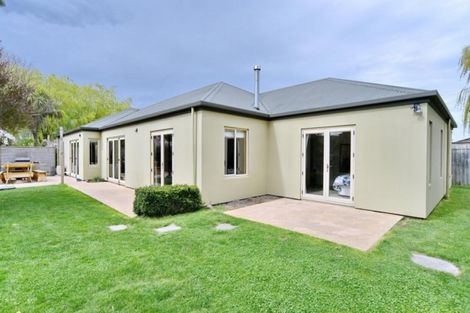 Photo of property in 7 Raymond Orr Meadows, Rangiora, 7400