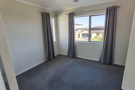 Photo of property in 5a Sandino Place, Grenada Village, Wellington, 6037