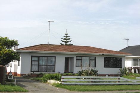 Photo of property in 16 Polson Street, Castlecliff, Whanganui, 4501