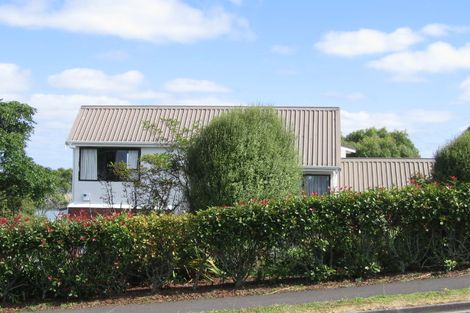 Photo of property in 17 Hadfield Street, Beach Haven, Auckland, 0626