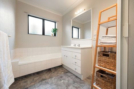 Photo of property in 2 Pascal Place, Flagstaff, Hamilton, 3210