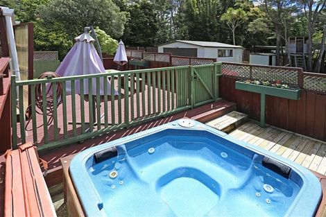 Photo of property in 26 Wirihana Road, Titirangi, Auckland, 0604