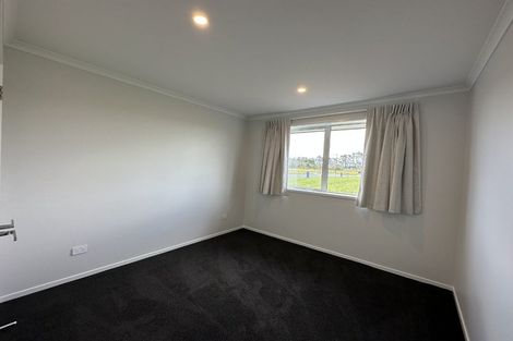 Photo of property in 30 Te Piriti Road, One Tree Point, 0118