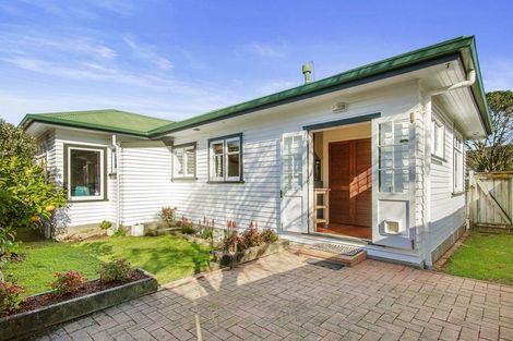 Photo of property in 1d Kereru Bend, Tawa, Wellington, 5028